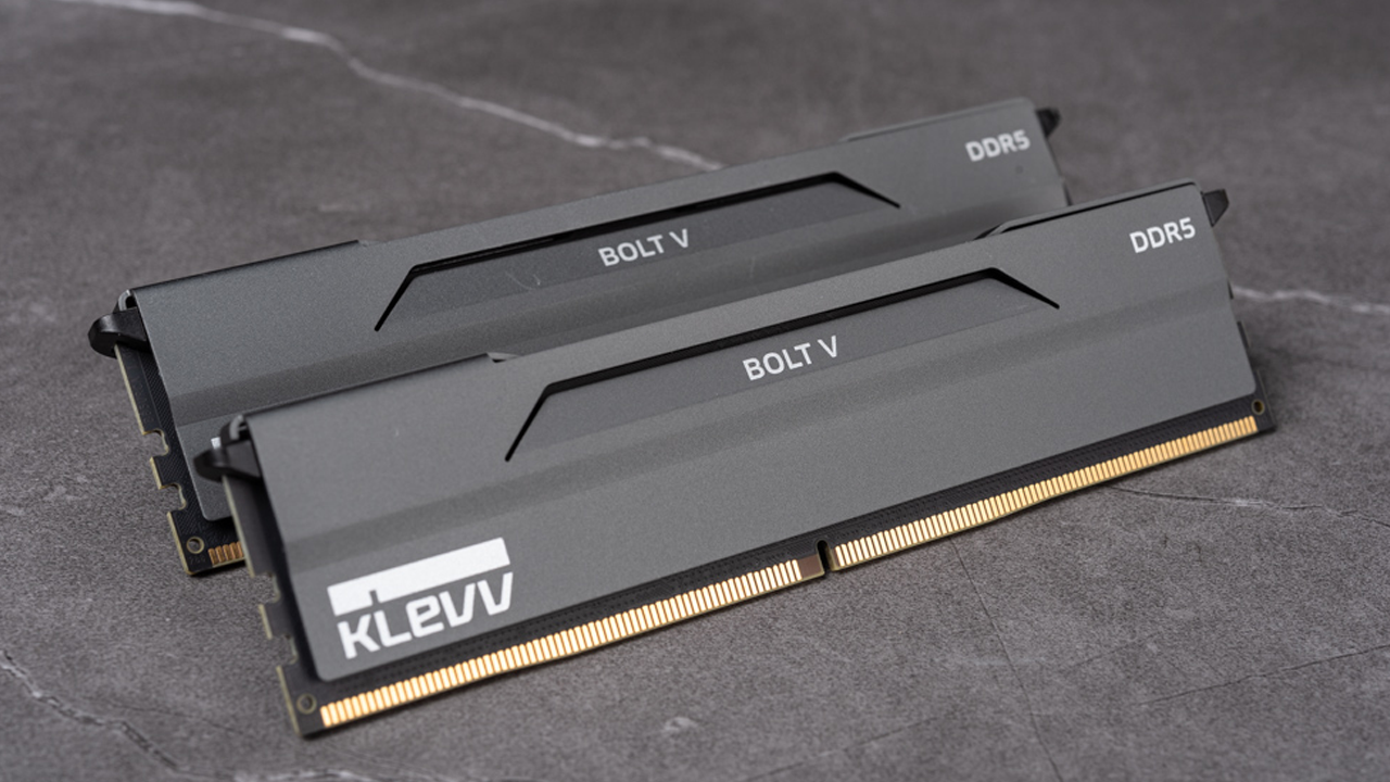 超頻小霸王！KLEVV BOLT V DDR5 6400MT/s 16GBx2 記憶體開箱測試 / 34mm 高鋁製散熱片