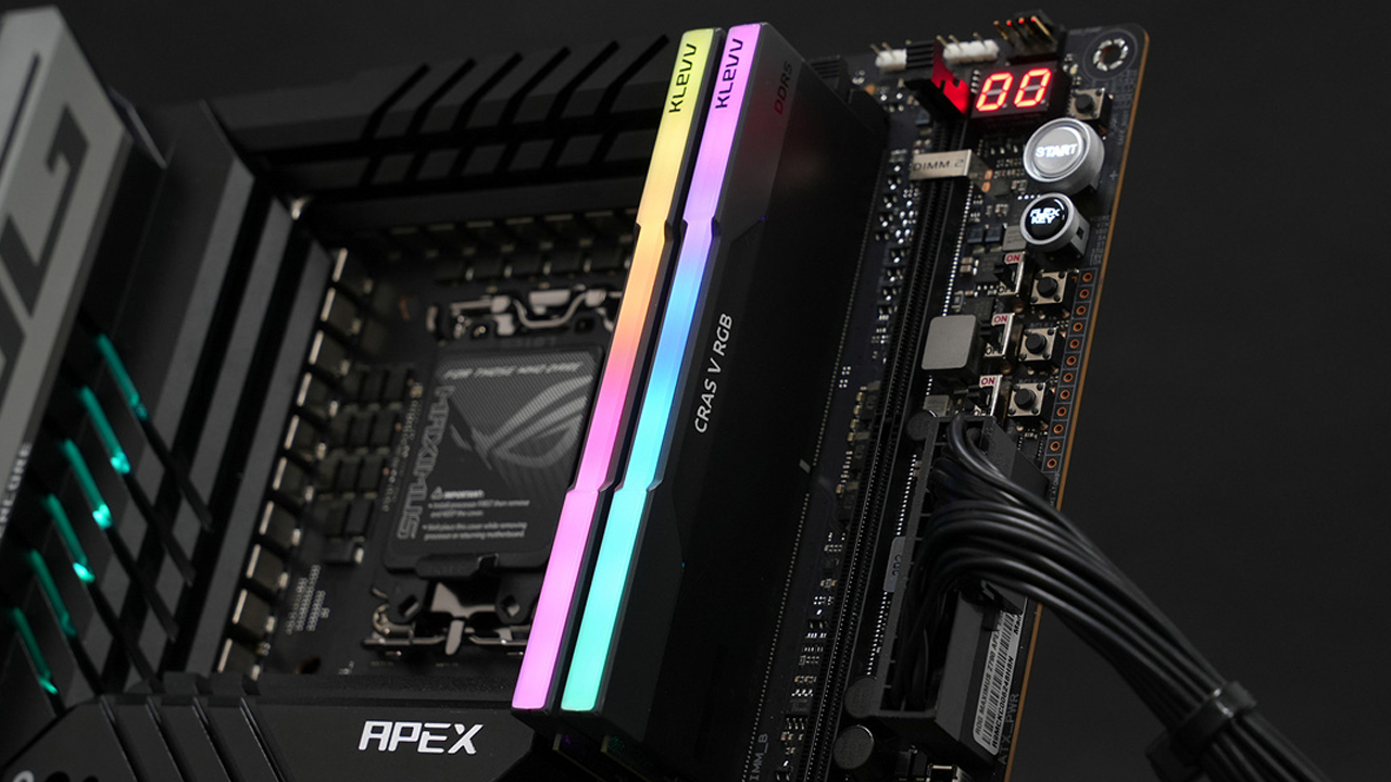 KLEVV DDR5-8000 CL38 CRAS V RGB 패키지 (32GB(16Gx2)) 더 높게 높게! 이번엔 8,000 클럭!