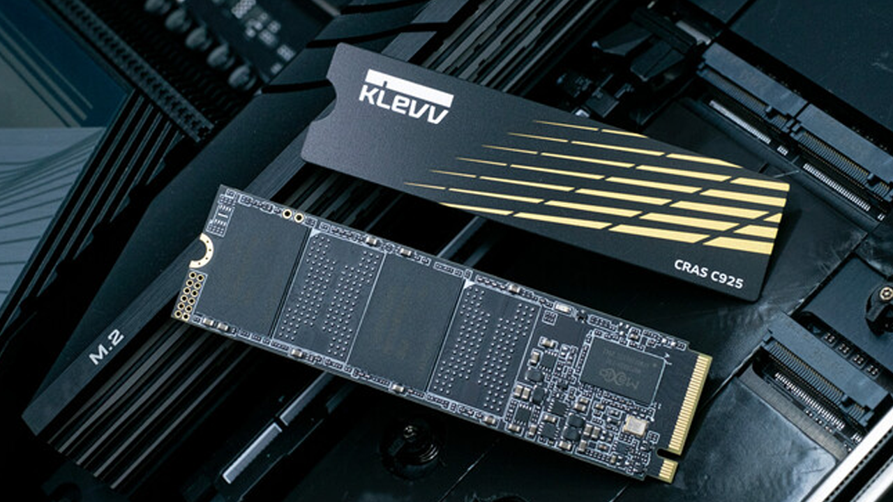 Gen4x4 攻頂的速度表現：7,400 MB/s！把 M.2 插槽榨乾的 KLEVV CRAS C925 M.2 NVMe PCIe SSD